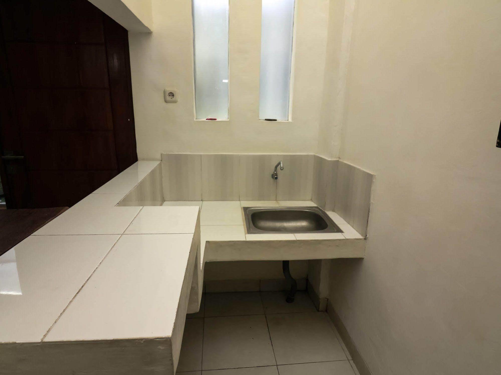 Super Oyo 91495 Hotel Indah Residence Dempasar Exterior foto