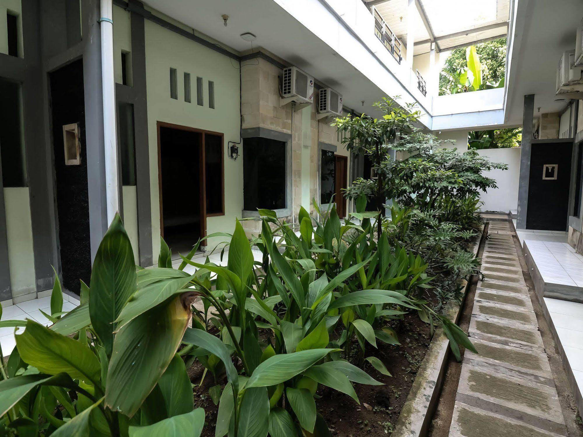 Super Oyo 91495 Hotel Indah Residence Dempasar Exterior foto